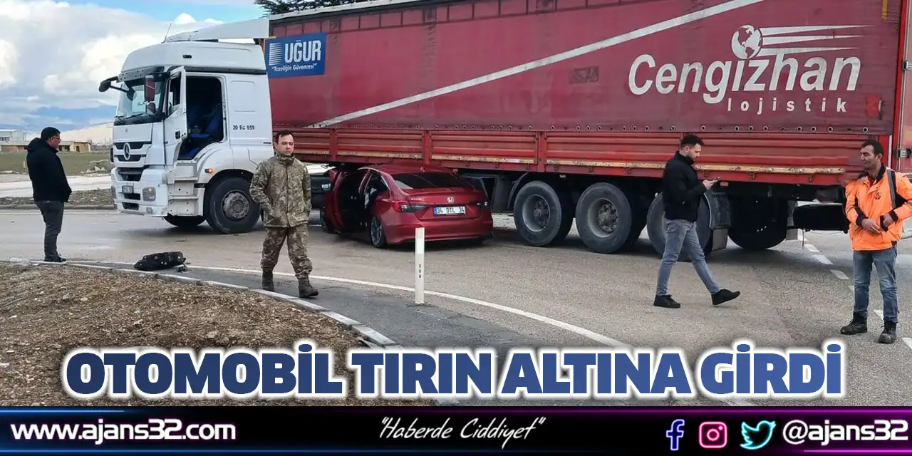 Otomobil Tırın Altına Girdi