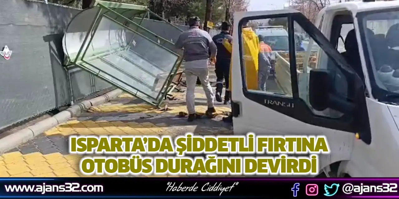Isparta’da Şiddetli Fırtına Otobüs Durağını Devirdi