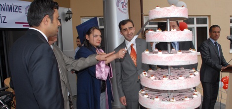 M.Gürkan Anadolu Lisesi'nden Çoşkulu Mezuniyet Töreni