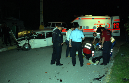 Ambulans Kaza Yaptı: 1'i Ağır 4 Yaralı