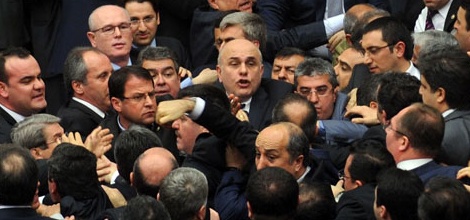 Meclis'te Kavga: S. Sadi Bilgiç'in Üzerine Yürüdüler