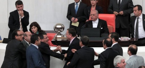 Ak Parti'li Recep Özel ile BDP'li Hasip Kaplan Kavga Etti