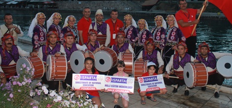 Öğretmenler Halk Oyunları Ekibi Makedonya'da