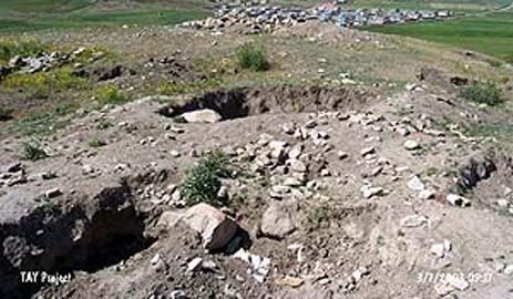 Kaçak Kazı Çukurundan Tarihi Kilise Çıktı