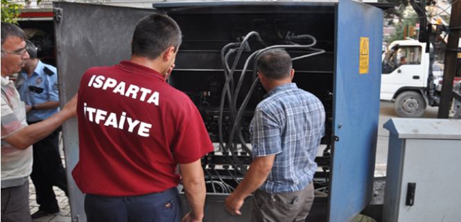 Isparta'da Eski Trafolar Sıcaktan Yanmaya Başladı