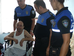 Sandalyesini 'Polis'ten Aldı!