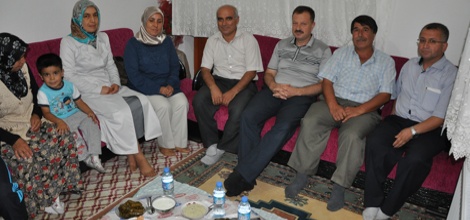 Özel İftarını Şehit Ailesinin Evinde Açtı