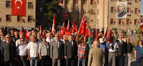 Zafer Bayramı'nda Çelenk Krizi