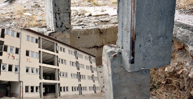 İnfial Yaratan Okul Yıkılıyor