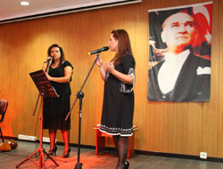 Atatürk Sevdiği Ezgilerle Anıldı