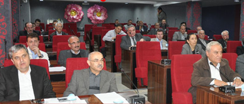 Belediye Meclisi Dereboğazı Yoluna Kilitlendi