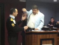 Belediye Meclisinde Ortalık Karıştı