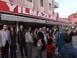 Yılmazlar Alışveriş Merkezleri Aşure Dağıttı