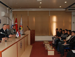 Öğrenciler Sektör Temsilcileriyle Buluştu