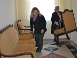 Ak Kadınlar Yaraları Sarıyor