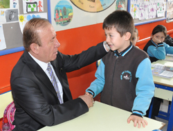 Vali Oğuz, 2013 Yılına Okul Ziyaretiyle Başladı