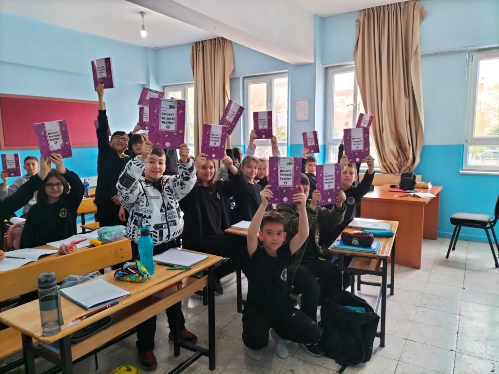 130-bin-ucretsiz-yardimci-kaynak-destek-paketi-hizla-ogrencilerimizle-bulusuyor-1.jpg